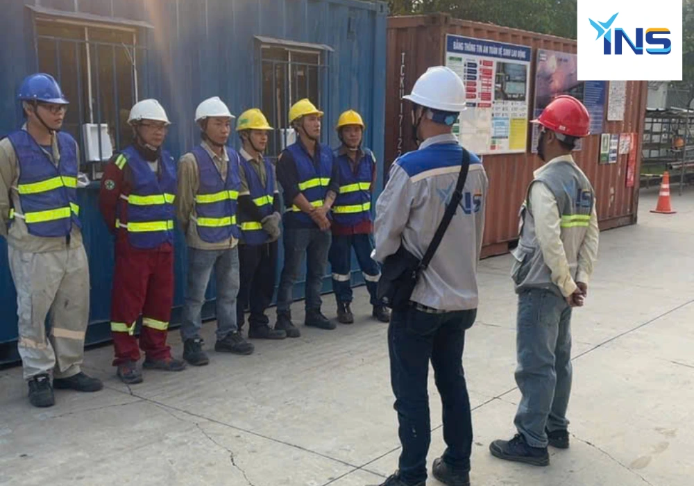 Gia cố mái trước khi lắp điện mặt trời tại dự án H.A VINA