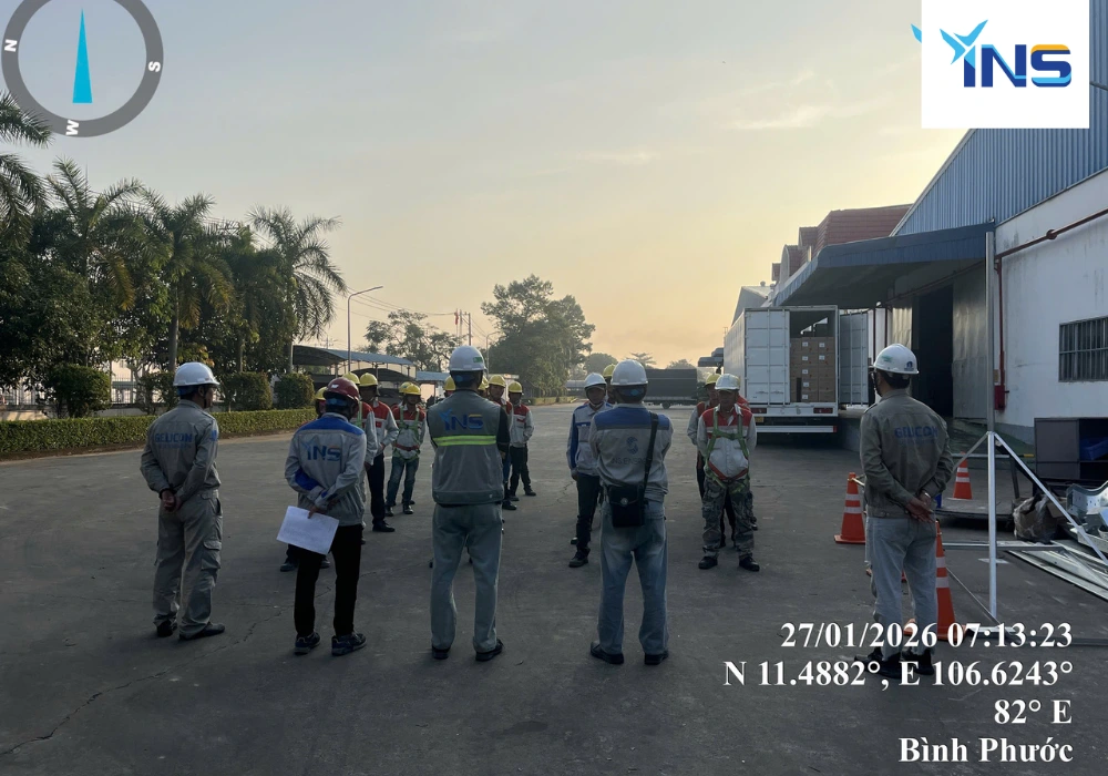 Gia cố mái trước khi lắp điện mặt trời tại dự án H.A VINA