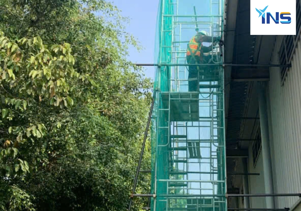 Gia cố mái trước khi lắp điện mặt trời tại dự án H.A VINA